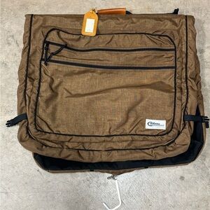Caribou Garment Travel Bag for traveling with high end expensive clothes !